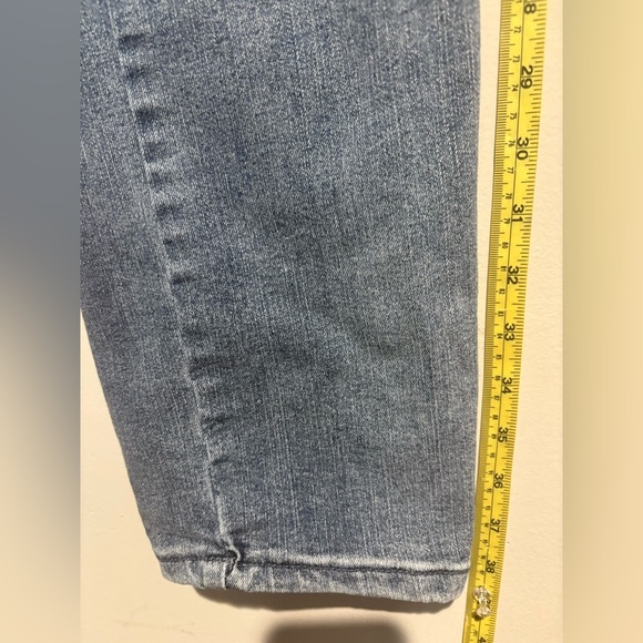 Gloria Vanderbilt - Picture 7 of 9